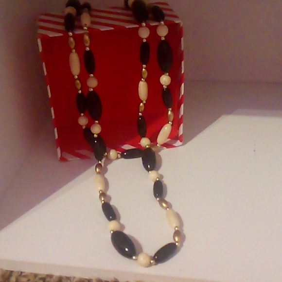 Black is in to win necklaces - Picture 5 of 7